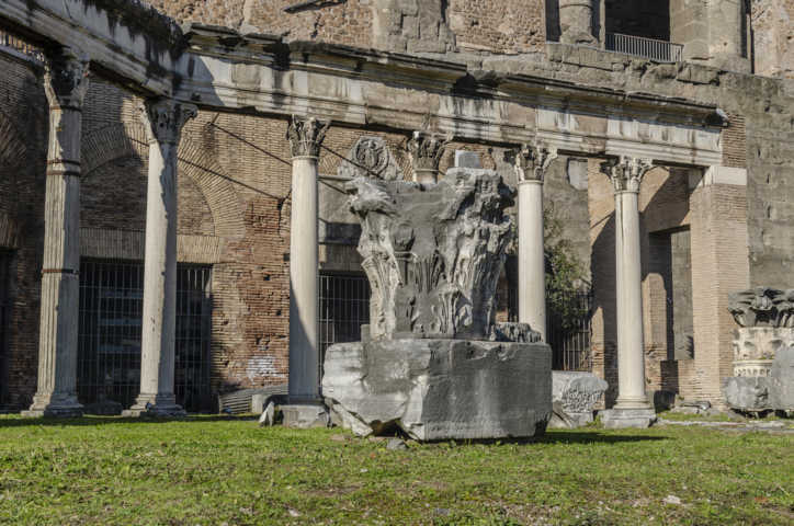 34 - Italia - Roma - Foro Romano - Portico de los Dioses Consejeros